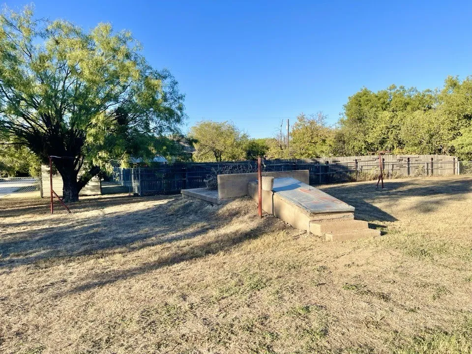 301 E 10th Street Coleman, TX 76834