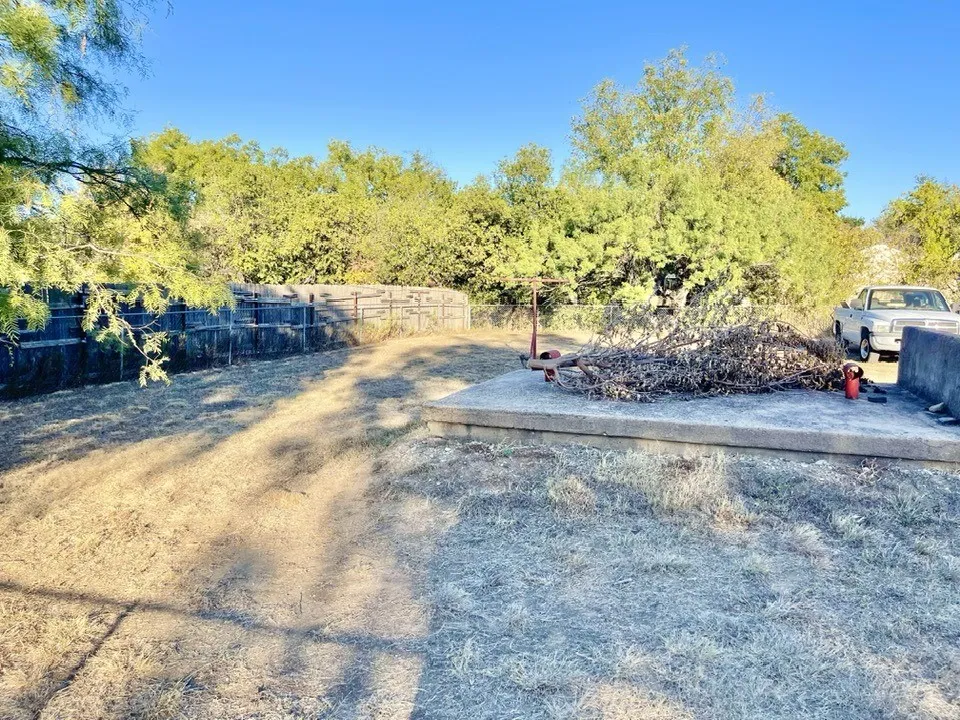 301 E 10th Street Coleman, TX 76834