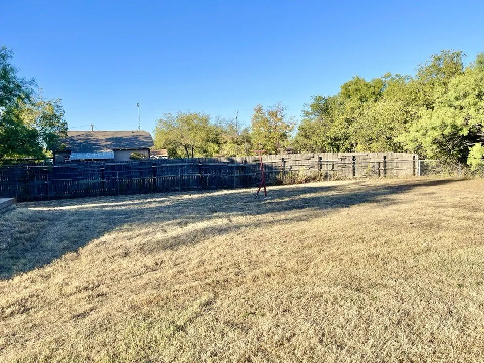 301 E 10th Street Coleman, TX 76834