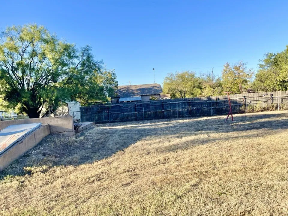 301 E 10th Street Coleman, TX 76834
