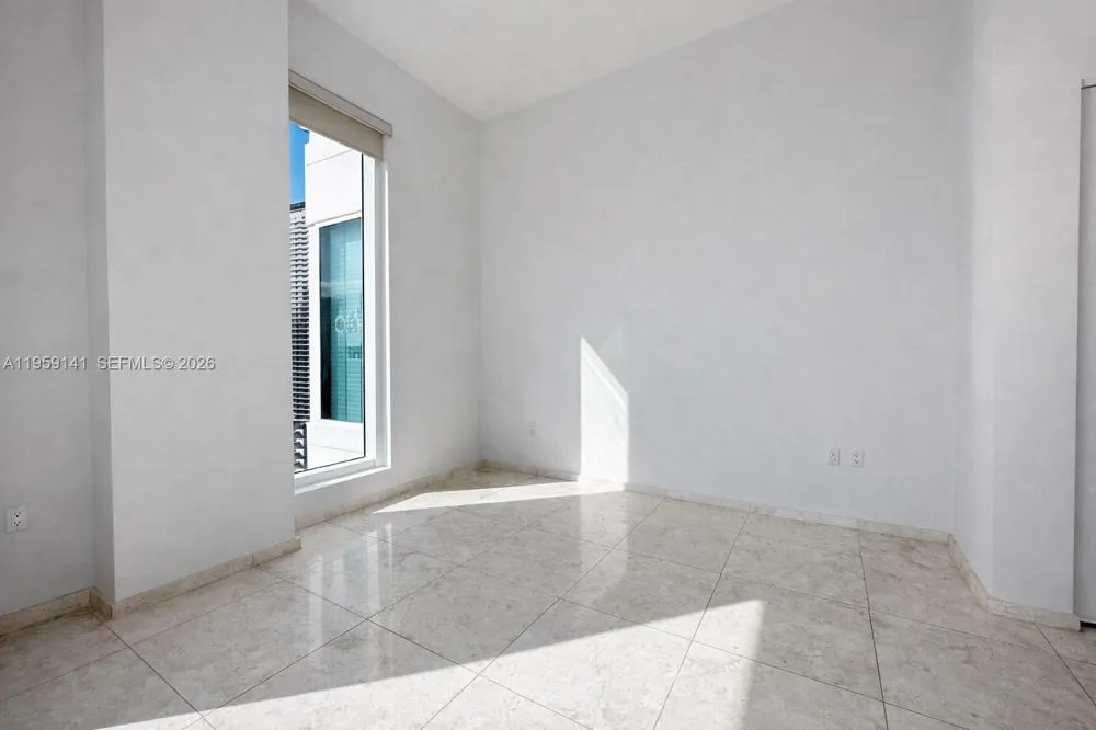 900 Brickell Key Blvd #2405 Miami, FL 33131