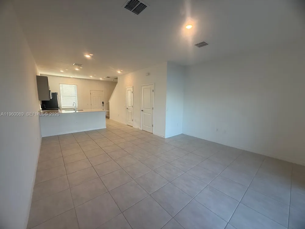 2025 VIEWFINDER #2025 Kissimmee, FL 34758