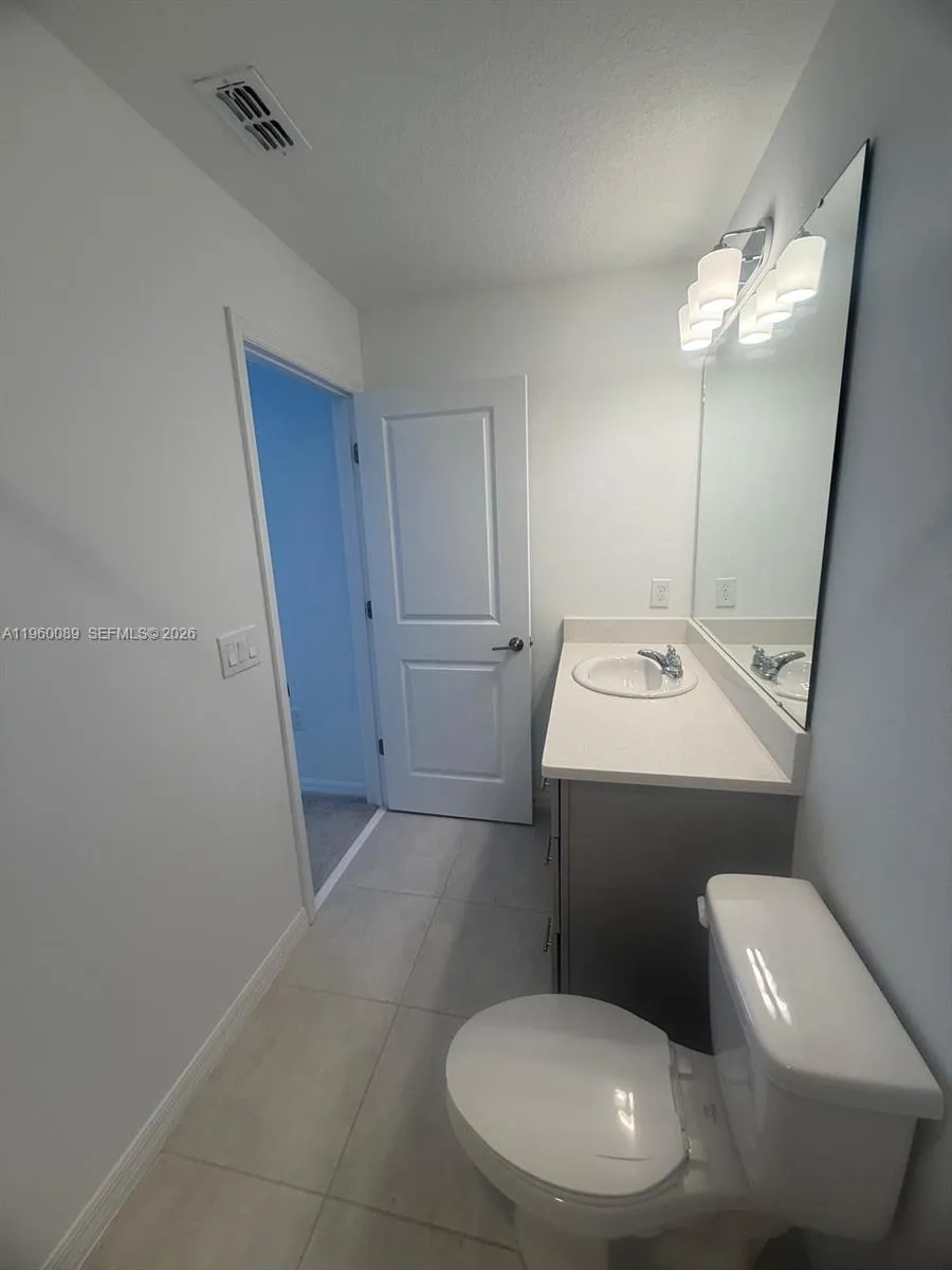 2025 VIEWFINDER #2025 Kissimmee, FL 34758