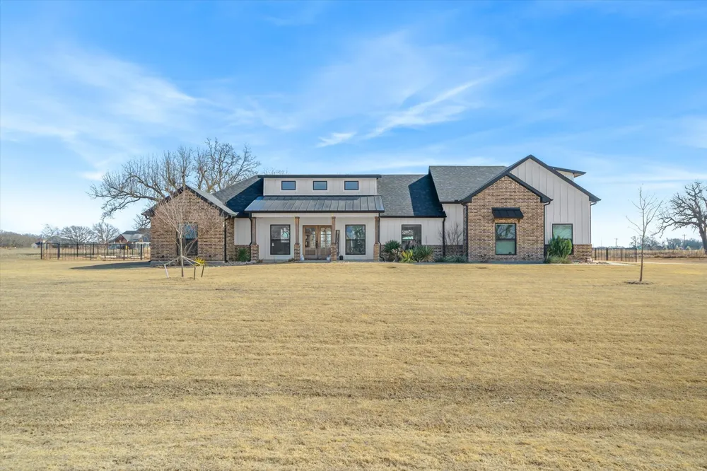 2055 Eastfield Drive Wills Point, TX 75169