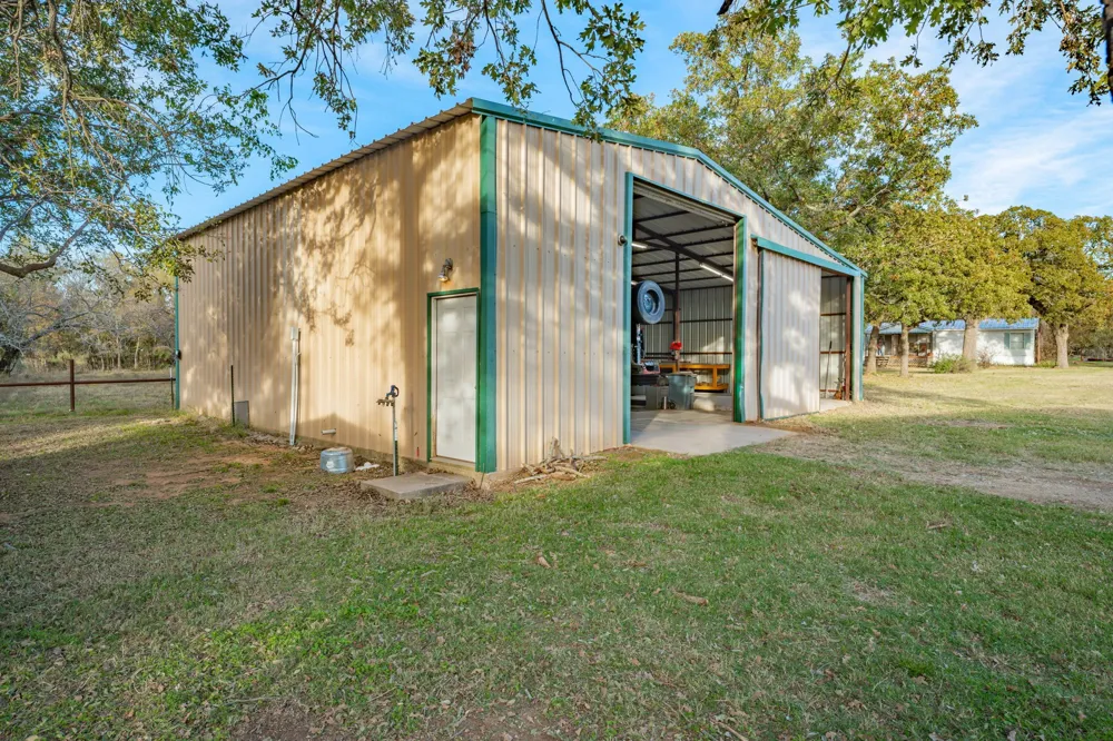 7203 Pump Station Road Jacksboro, TX 76458