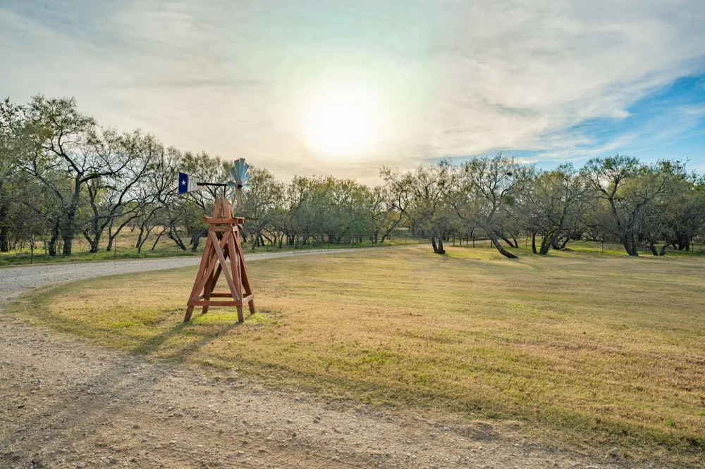 7203 Pump Station Road Jacksboro, TX 76458