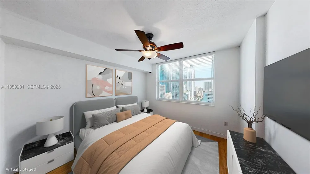 31 SE 5th St #2408 Miami, FL 33131