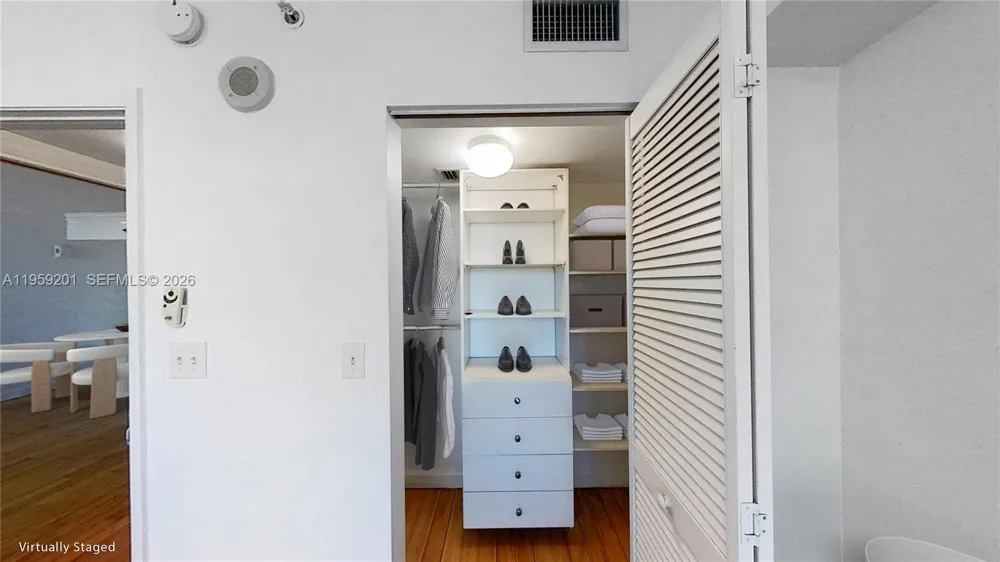 31 SE 5th St #2408 Miami, FL 33131