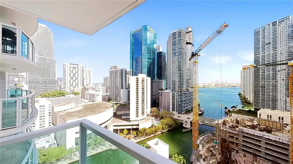 31 SE 5th St #2408 Miami, FL 33131