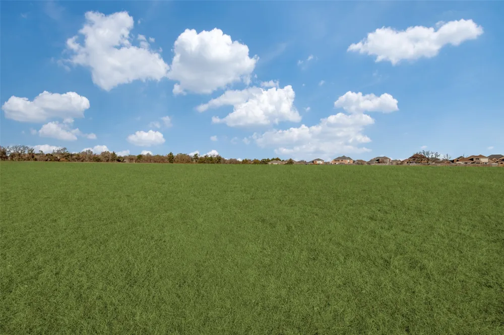 221 W Parkerville Road DeSoto, TX 75115