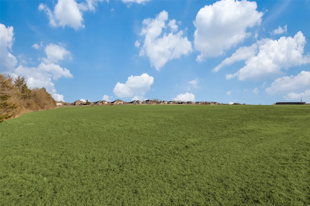 221 W Parkerville Road DeSoto, TX 75115