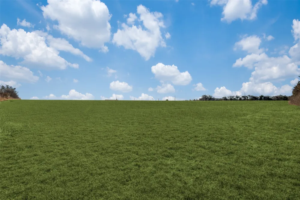 221 W Parkerville Road DeSoto, TX 75115