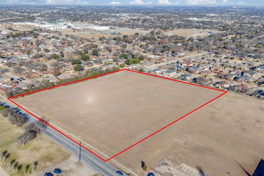 221 W Parkerville Road DeSoto, TX 75115