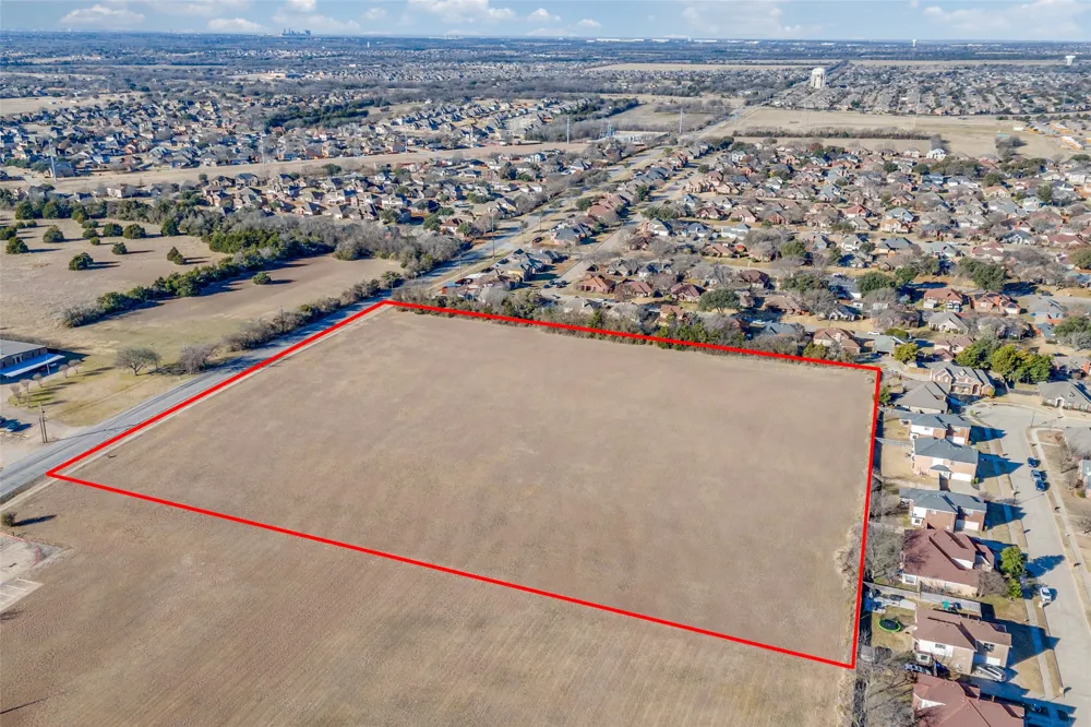 221 W Parkerville Road DeSoto, TX 75115