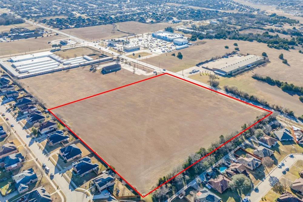 221 W Parkerville Road DeSoto, TX 75115