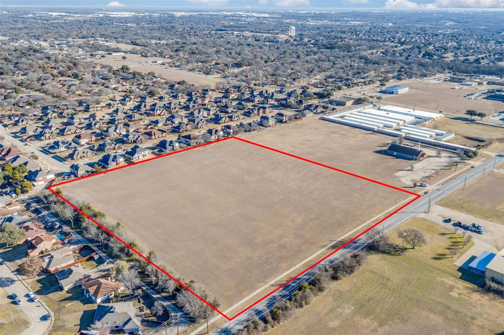 221 W Parkerville Road DeSoto, TX 75115