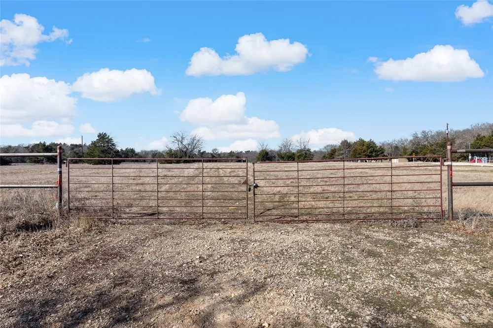 37 CR 1130 Cumby, TX 75402