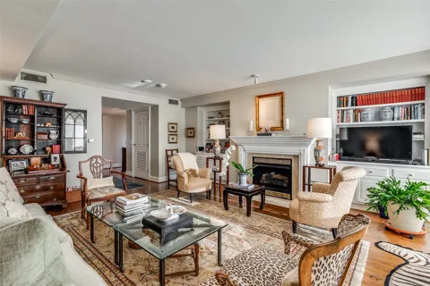 4242 Lomo Alto Drive #N70