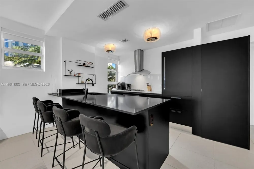 3739 Collins Ave #N-207 Miami Beach, FL 33140