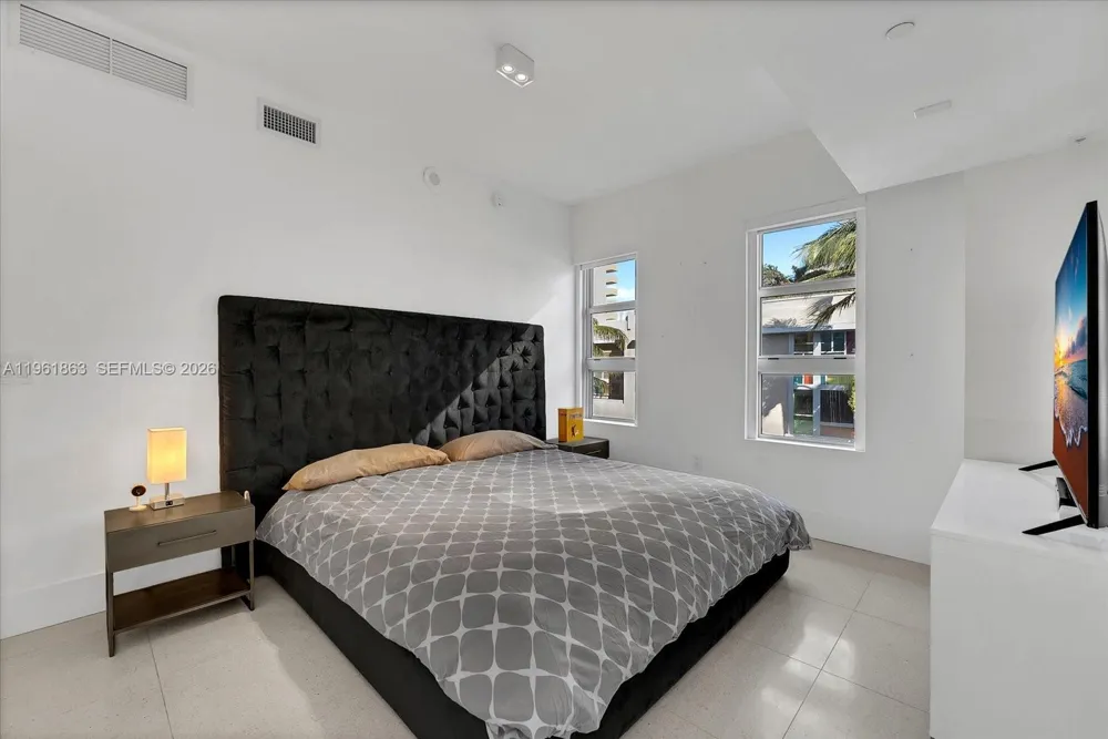 3739 Collins Ave #N-207 Miami Beach, FL 33140
