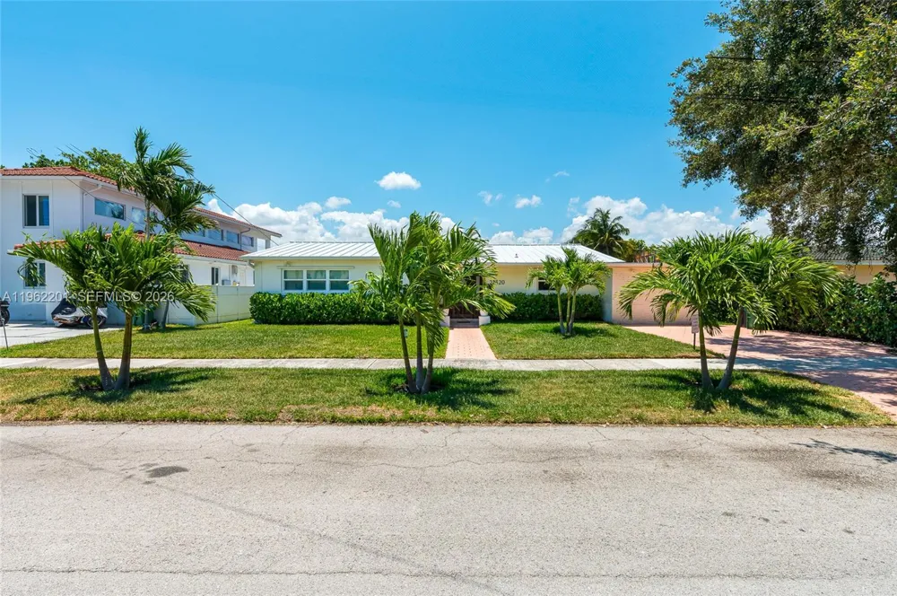 21320 NE 25th Court Miami, FL 33180