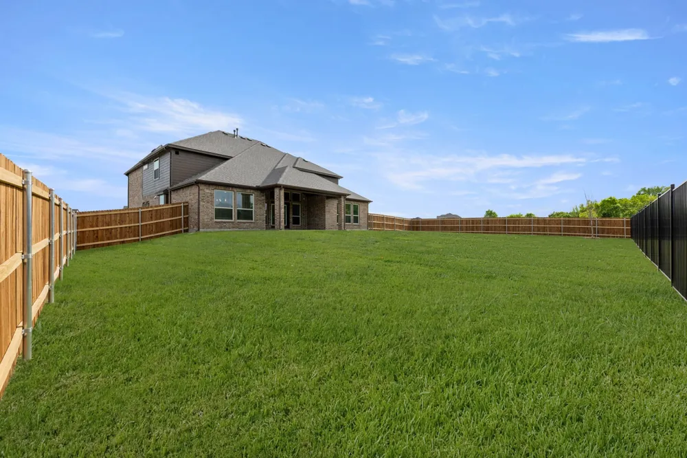 411 Hidden Lakes Drive DeSoto, TX 75115