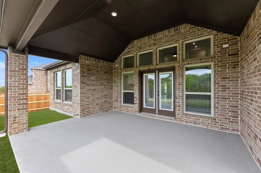 411 Hidden Lakes Drive DeSoto, TX 75115