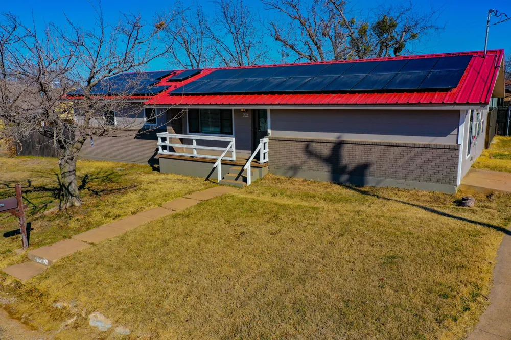 202 10th Street Jacksboro, TX 76458