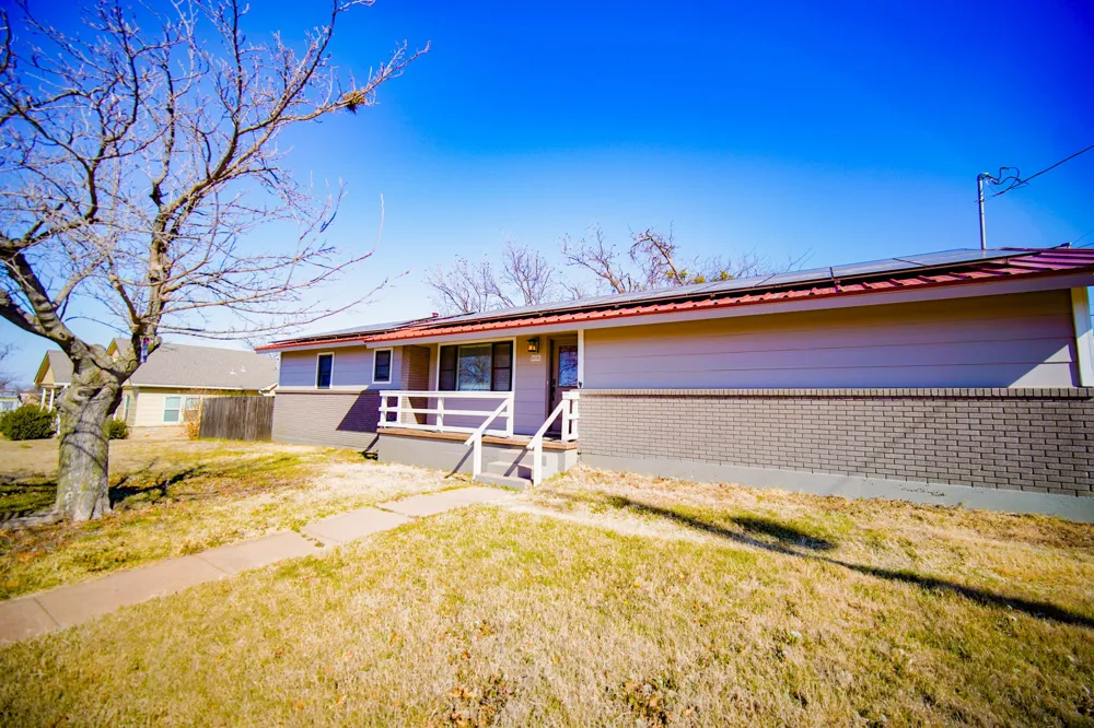 202 10th Street Jacksboro, TX 76458
