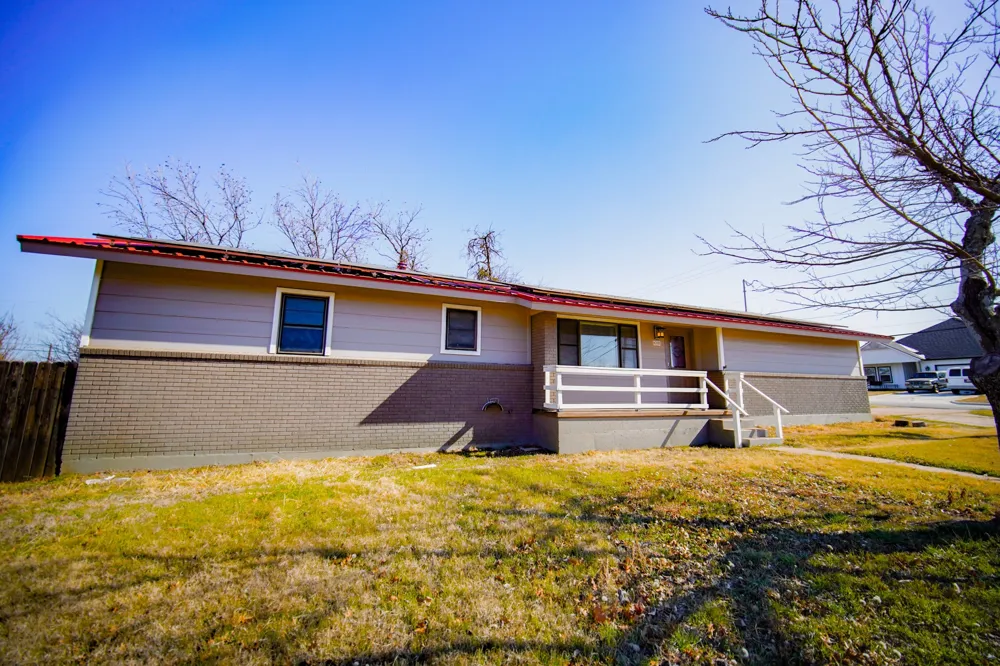 202 10th Street Jacksboro, TX 76458