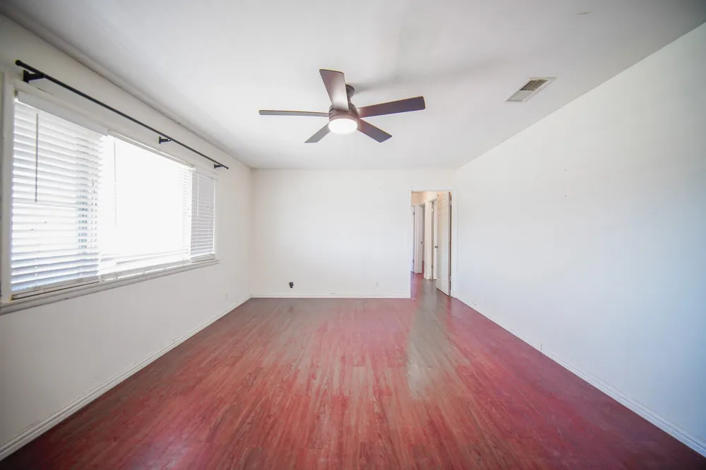 202 10th Street Jacksboro, TX 76458
