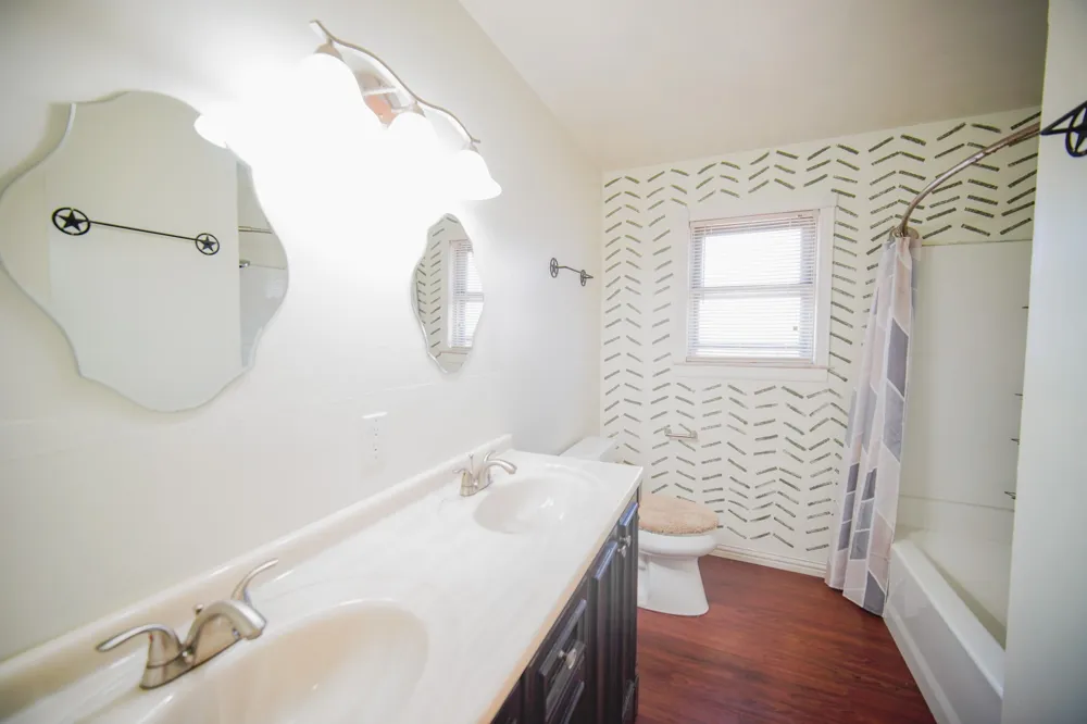 202 10th Street Jacksboro, TX 76458