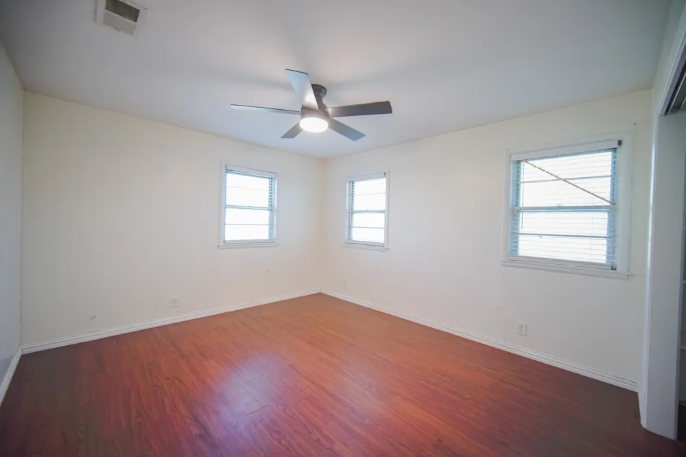 202 10th Street Jacksboro, TX 76458
