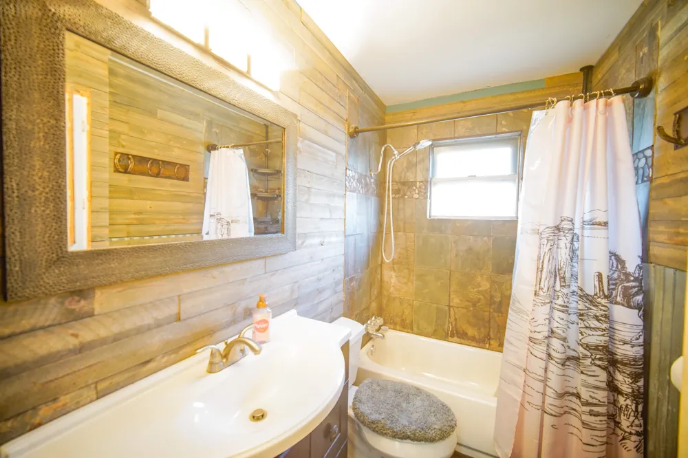 202 10th Street Jacksboro, TX 76458
