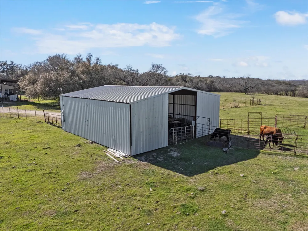 2359 Fm 935 Chilton, TX 76632