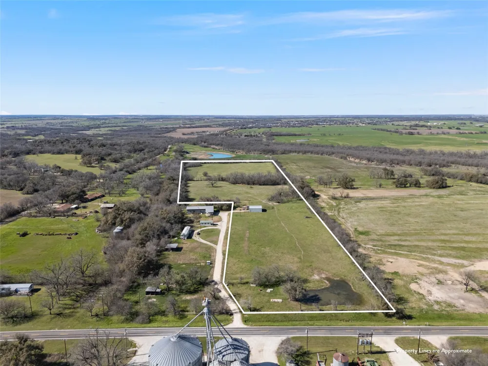 2359 Fm 935 Chilton, TX 76632