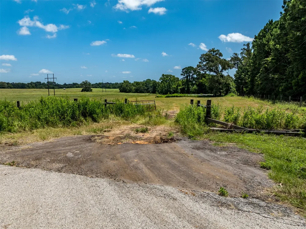 1044 ACR 379 Palestine, TX 75801