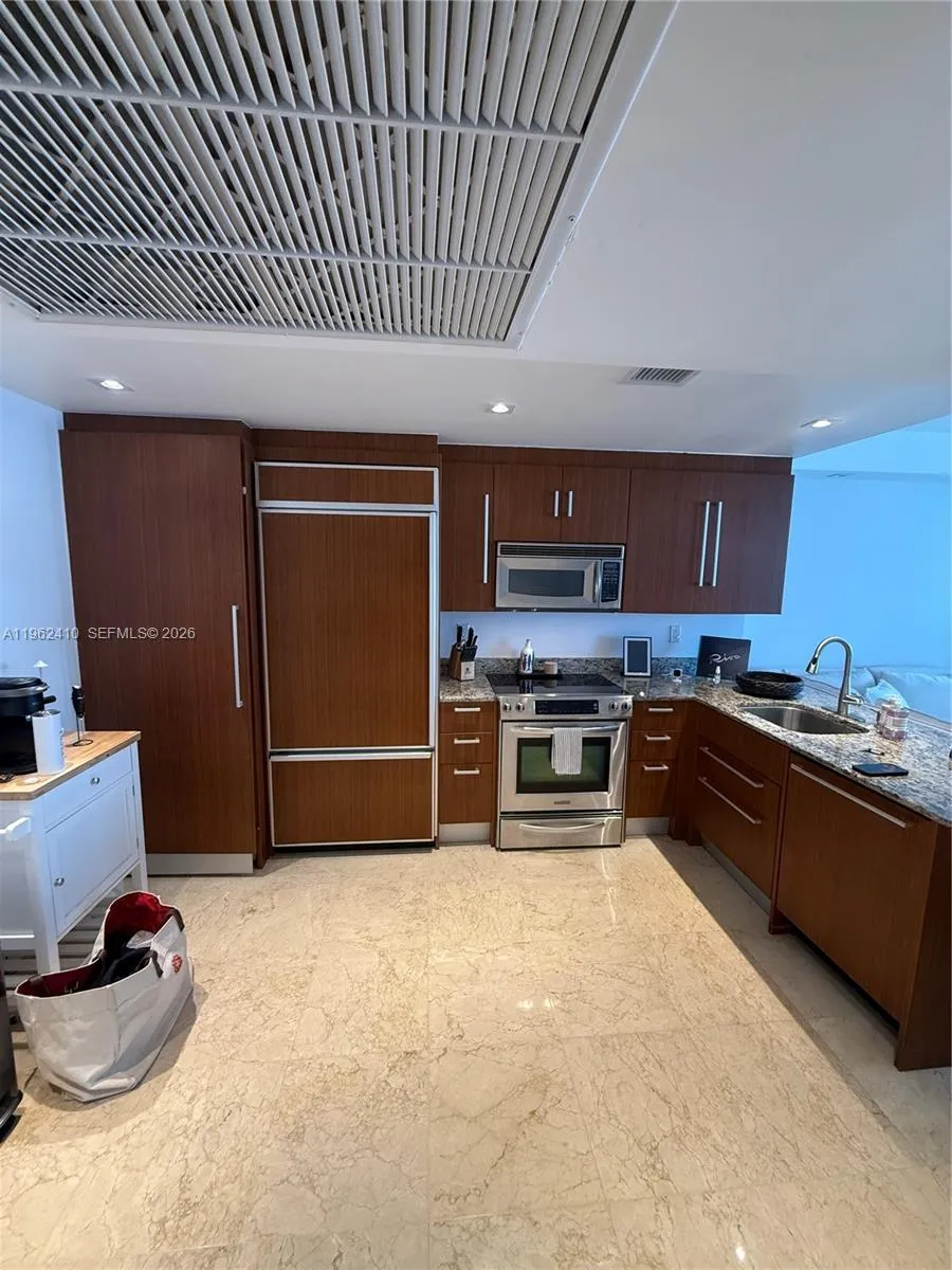 10275 Collins Ave #1402 Bal Harbour, FL 33154