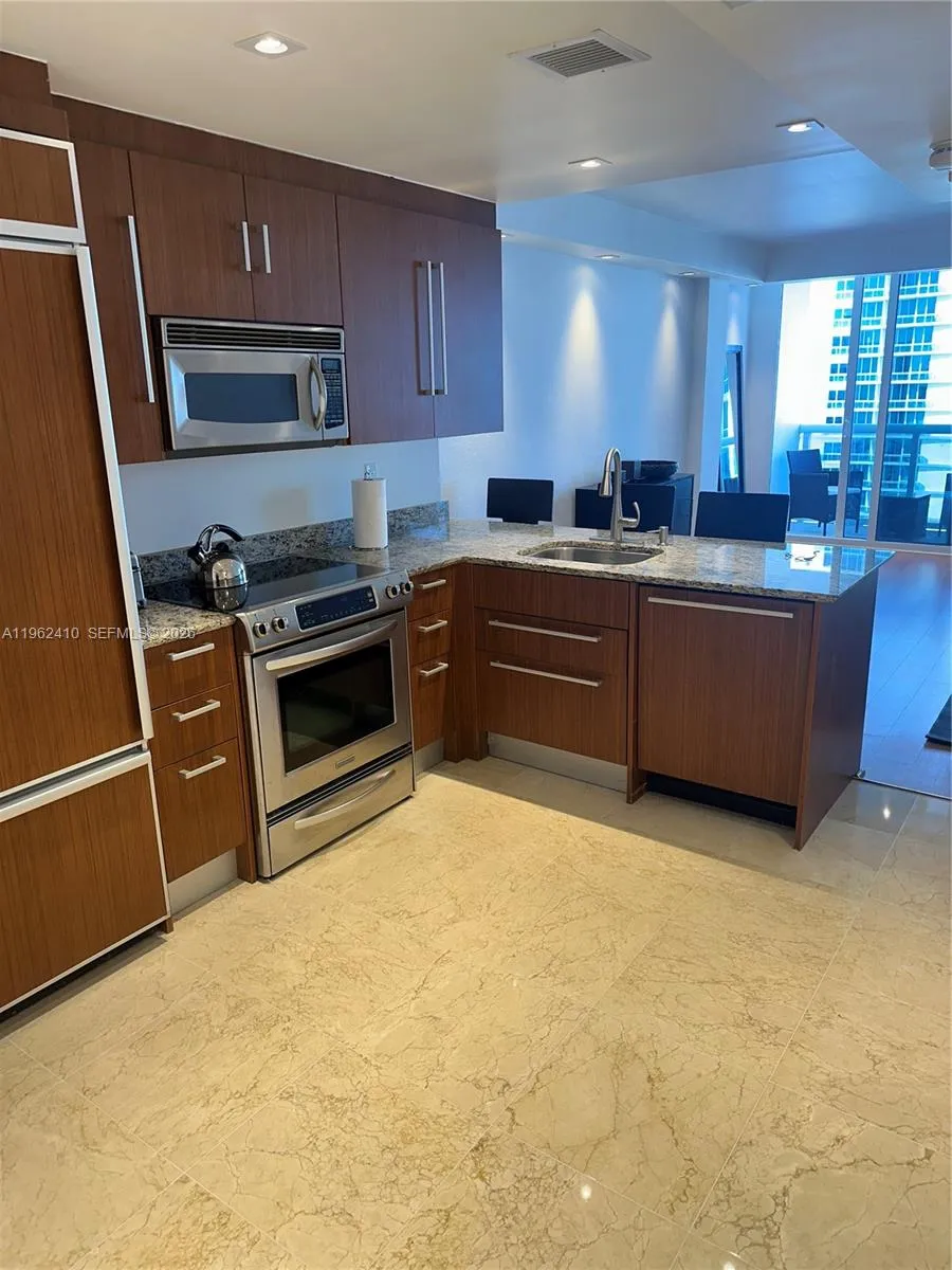 10275 Collins Ave #1402 Bal Harbour, FL 33154