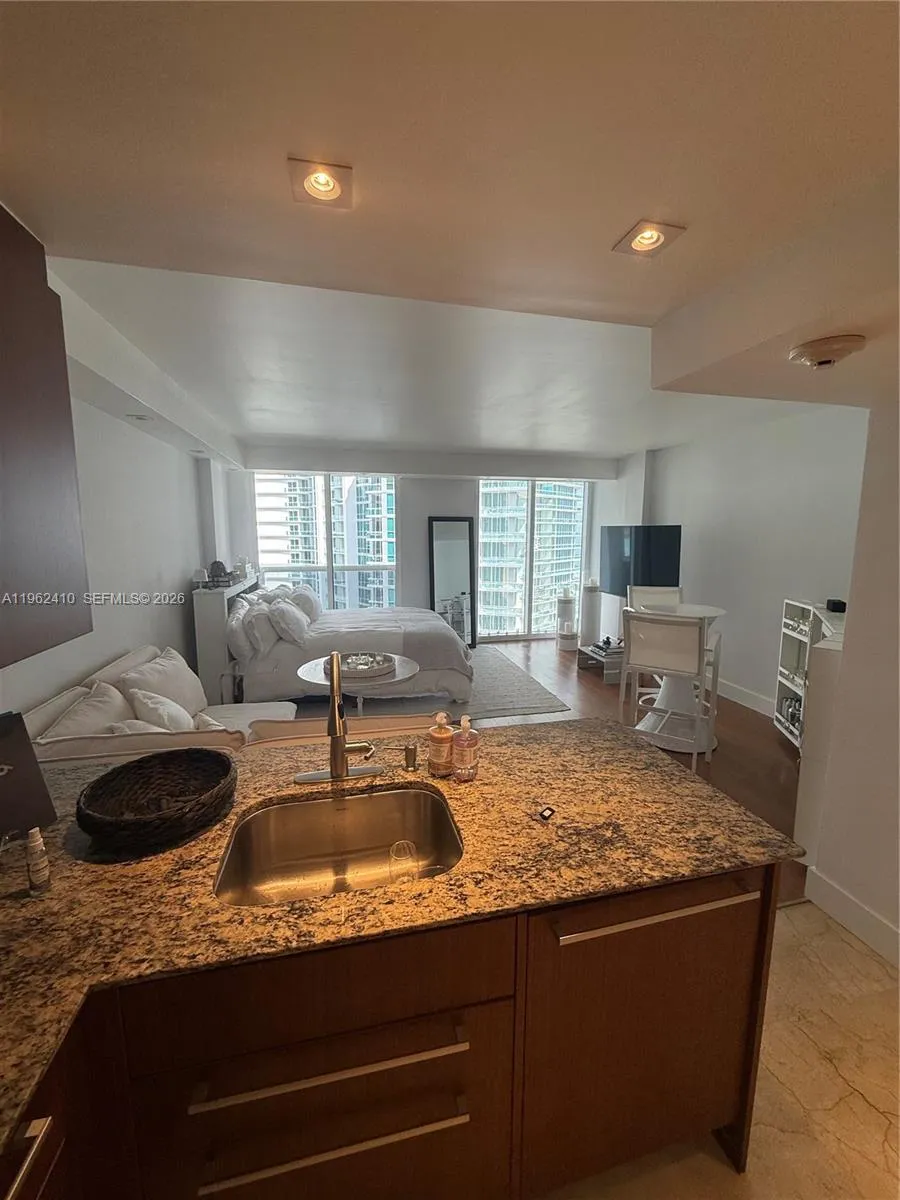 10275 Collins Ave #1402 Bal Harbour, FL 33154