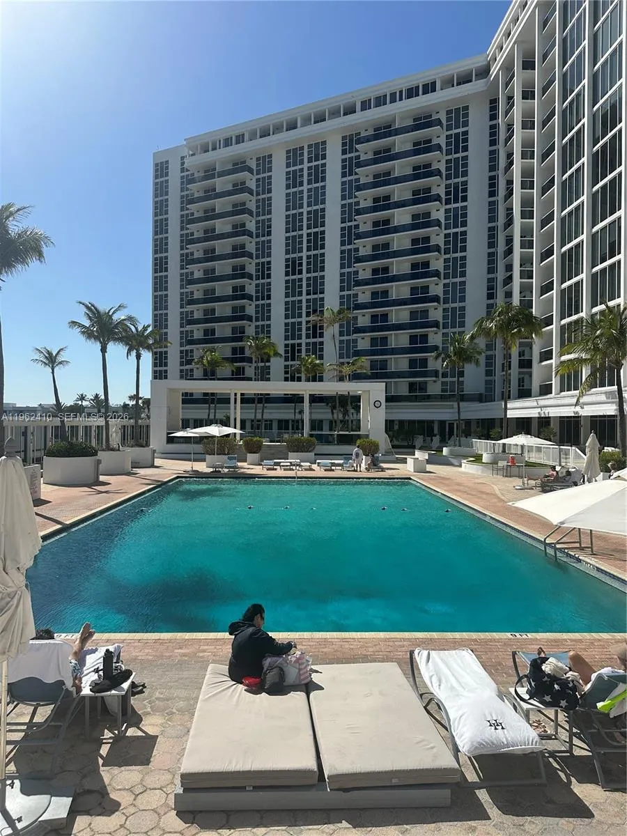 10275 Collins Ave #1402 Bal Harbour, FL 33154