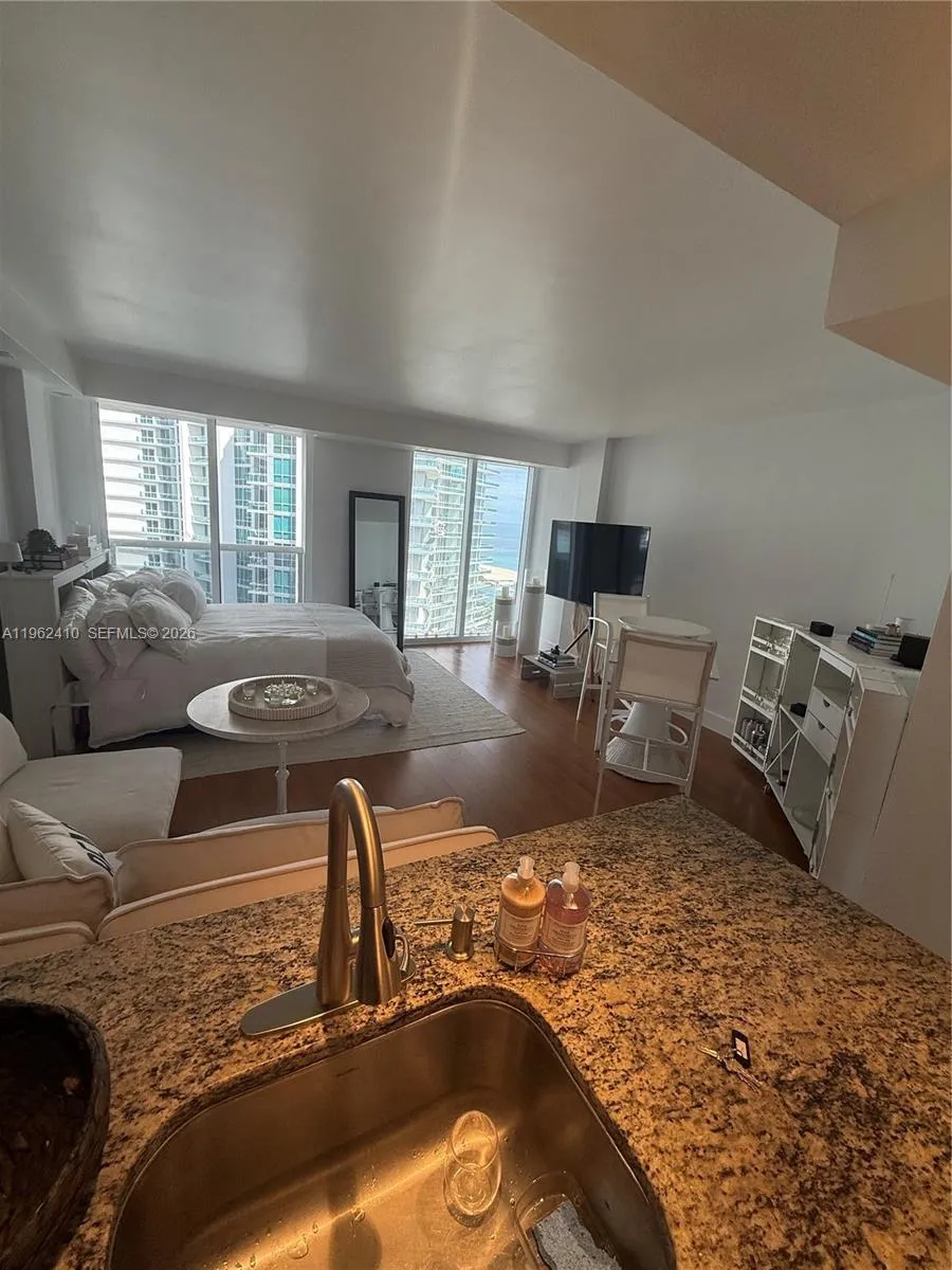 10275 Collins Ave #1402 Bal Harbour, FL 33154