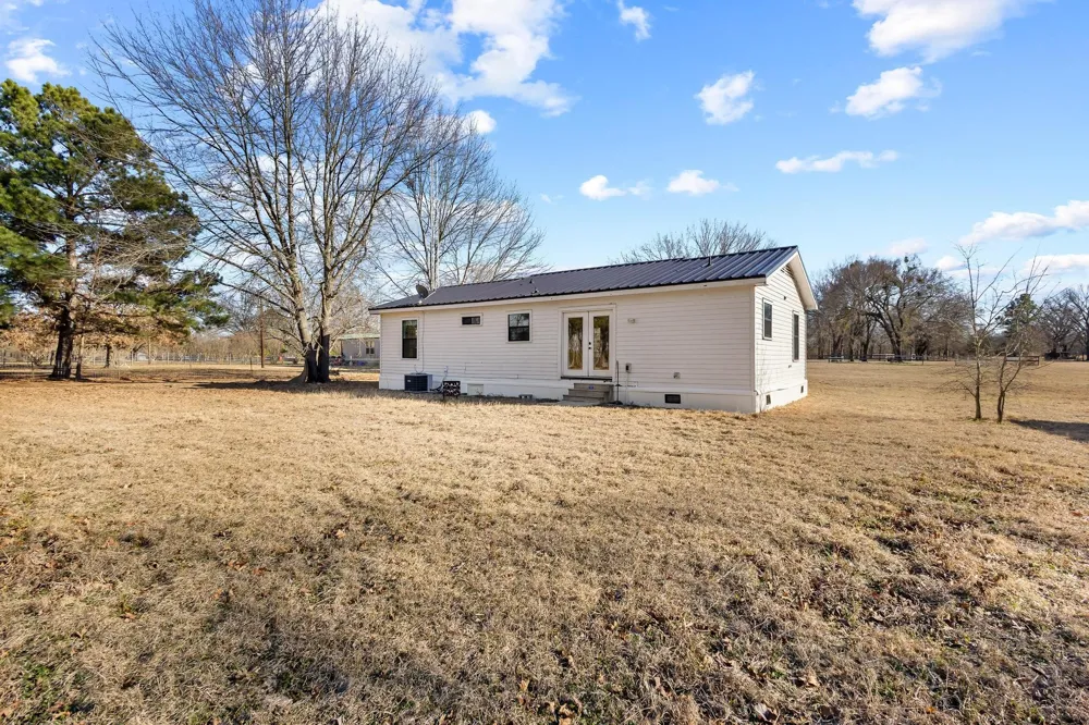 4572 County Road 2700 Telephone, TX 75488