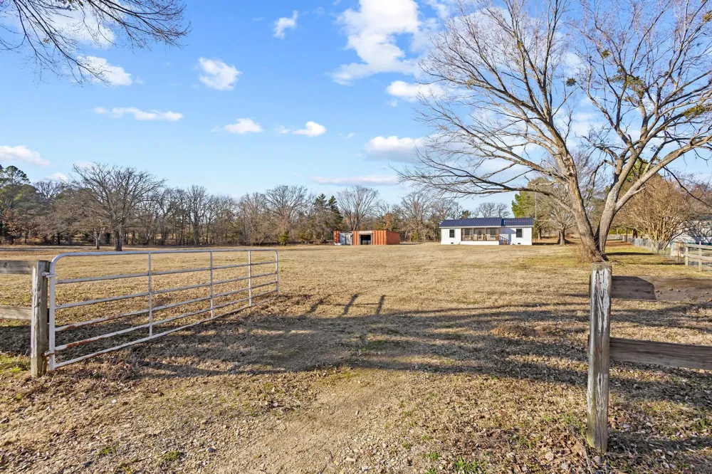 4572 County Road 2700 Telephone, TX 75488