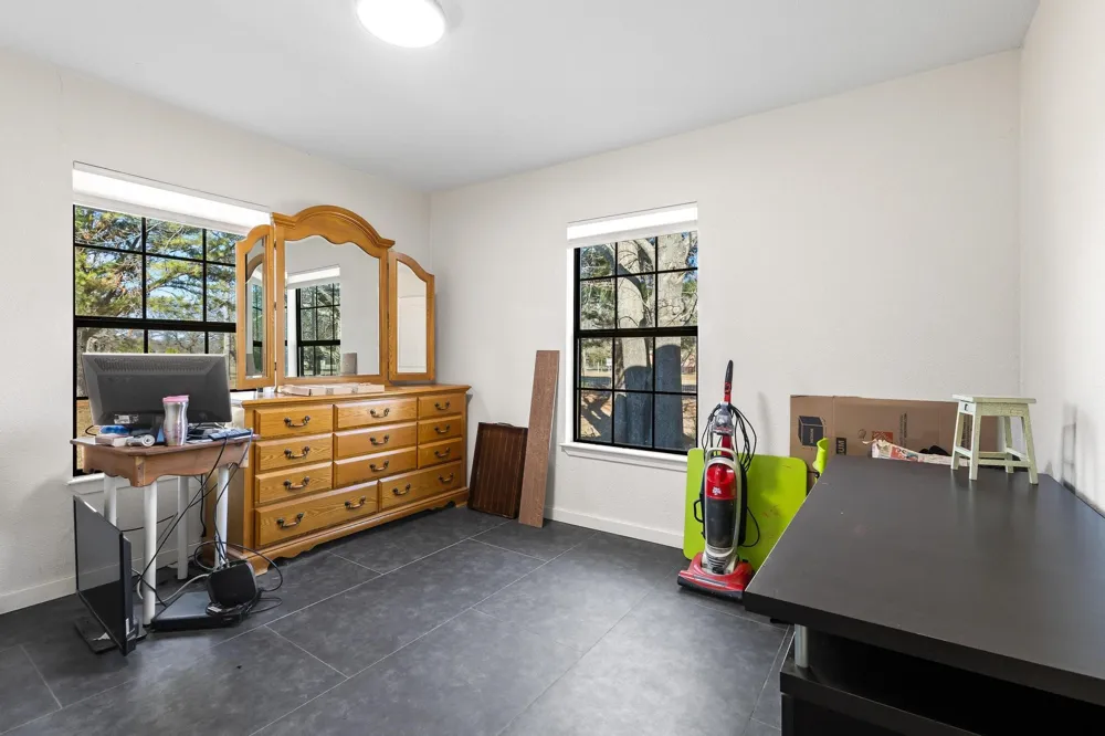 4572 County Road 2700 Telephone, TX 75488