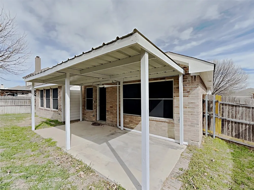 617 Oak Hollow Trail Saginaw, TX 76179