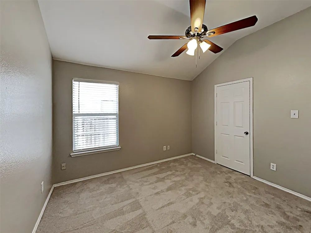 617 Oak Hollow Trail Saginaw, TX 76179