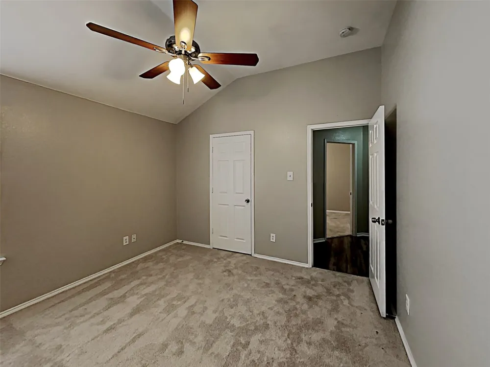 617 Oak Hollow Trail Saginaw, TX 76179