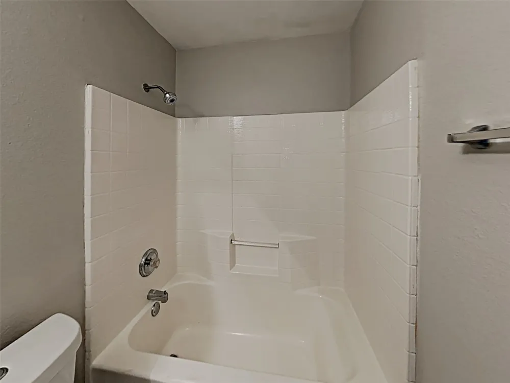 617 Oak Hollow Trail Saginaw, TX 76179