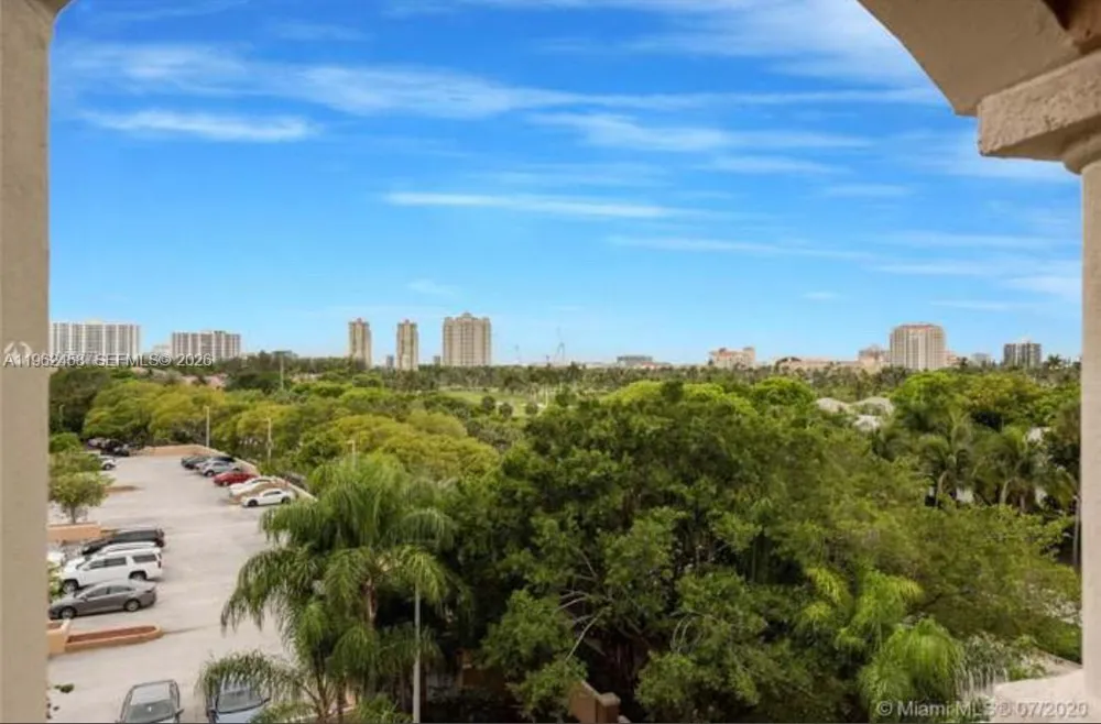 19999 E Country Club Dr #1501 Aventura, FL 33180
